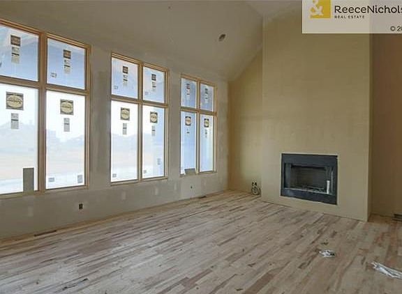 3rd image of 15701 Barton St