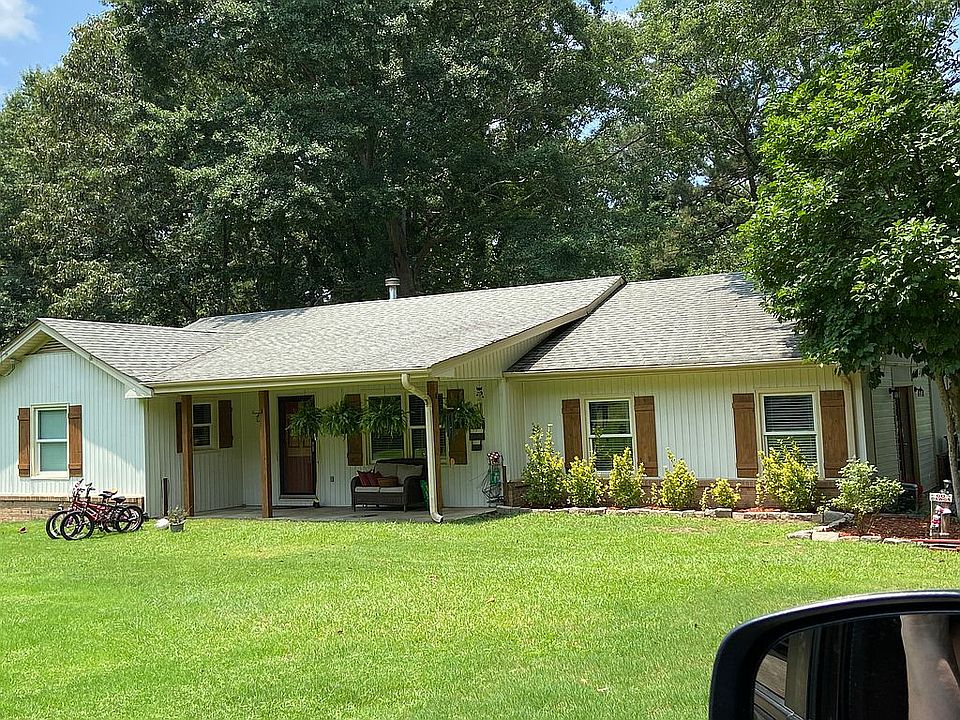 1st image of 865 Colt Ln NW