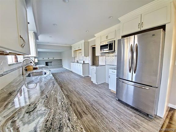2nd image of 15596 Nola Cir