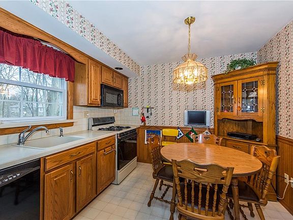 5th image of 15 Lake Park Dr