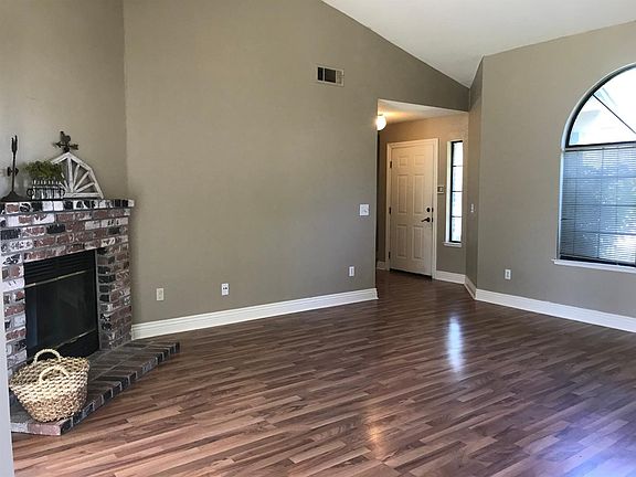 5th image of 660 Germaine Dr
