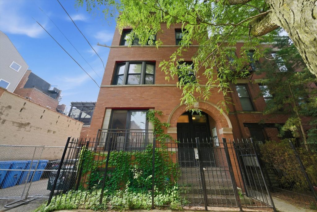 2013 W Crystal St APT 1F, Chicago, IL - View 2