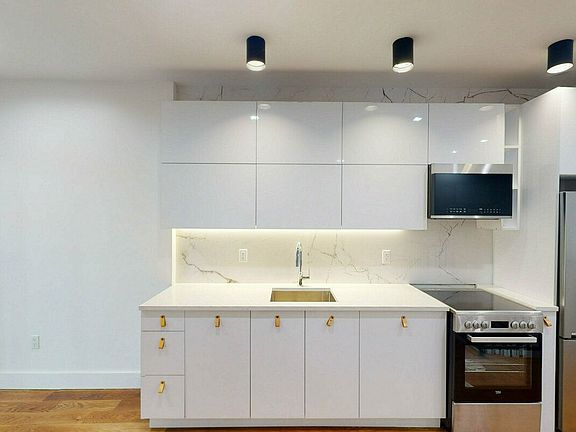4th image of 2561 Bedford Ave #1B