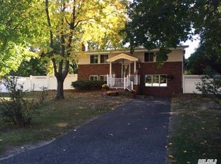 40 Lodge Ln, Setauket, NY 11733