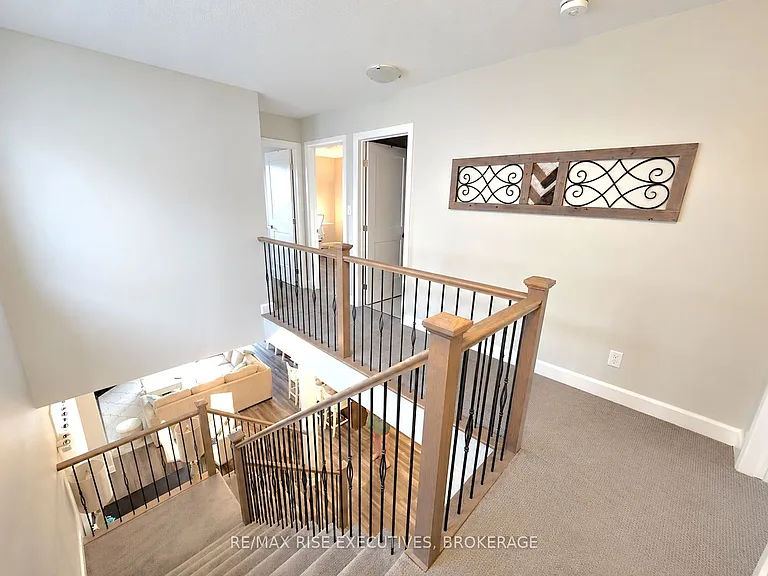 1236 Max Cres — Photo 12