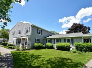 28 Arrowhead Way N, Fairport, NY 14450