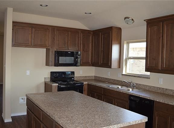 4th image of 311 Candlewood Cir