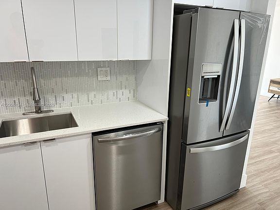 3rd image of 500 Bayview Dr APT 1120