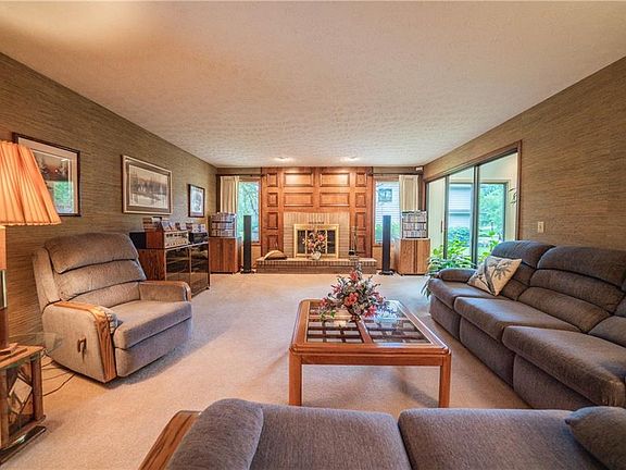 5th image of 36385 Churchill Dr