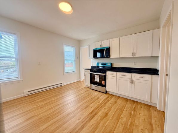 70 Lindley St #2