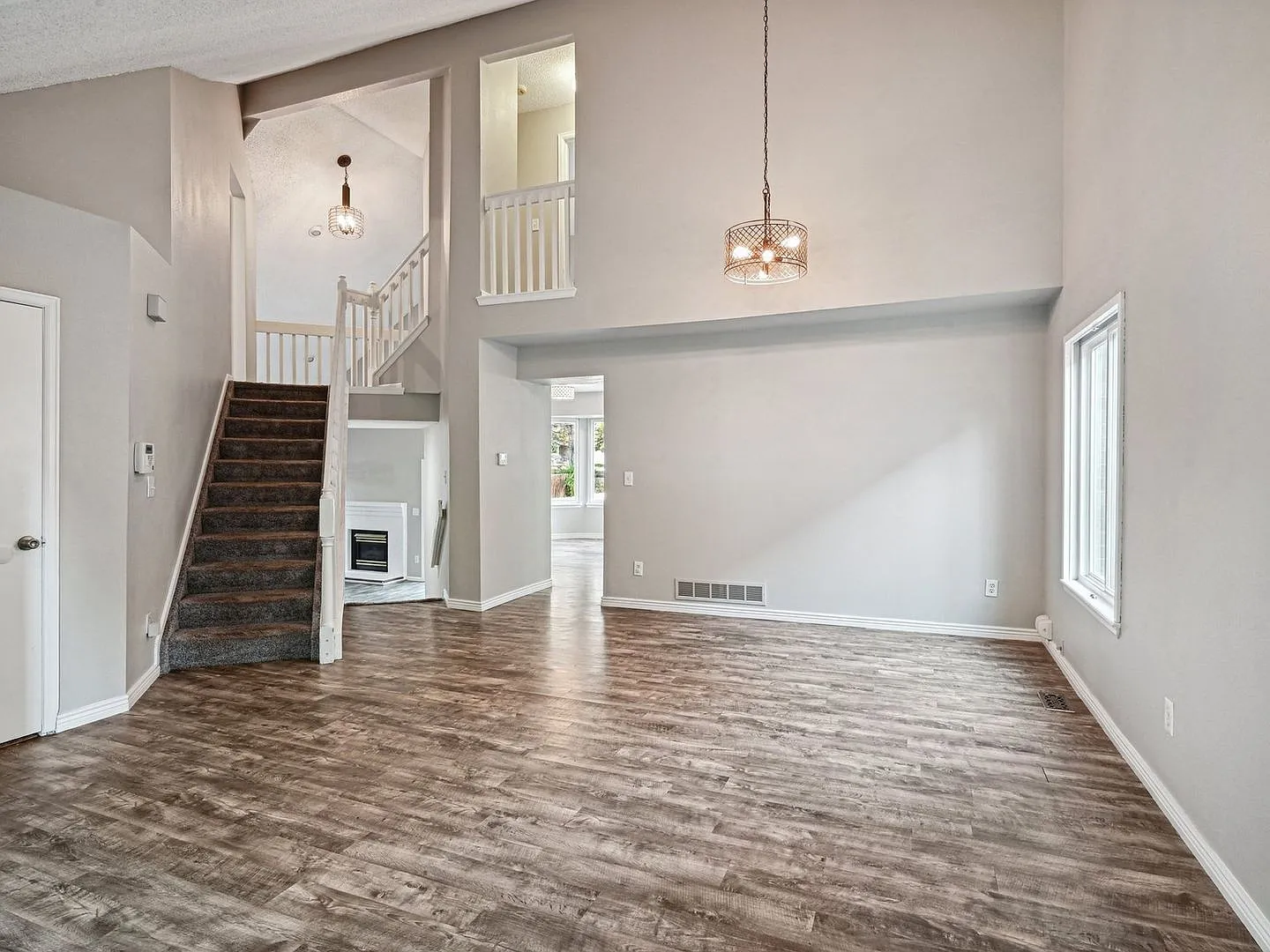 Spacious 4BR/4BA Home in Arvada Private Dog Run & Finished Basement — Photo 4