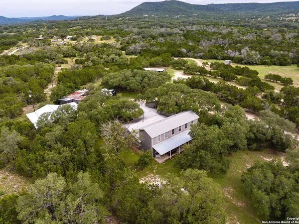 475 Stoney Hill, Pipe Creek, TX 78063