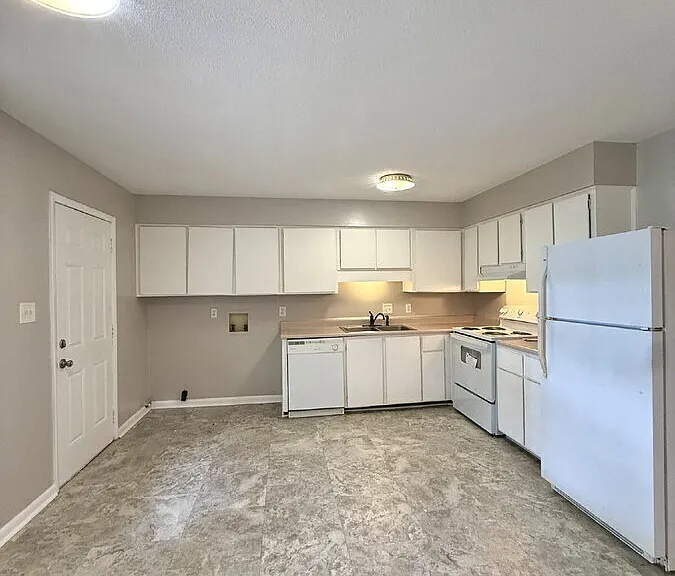 102 Woodhouse Ln #C — Photo 9