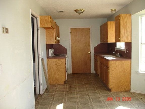 2nd image of 3026 Benton Dr