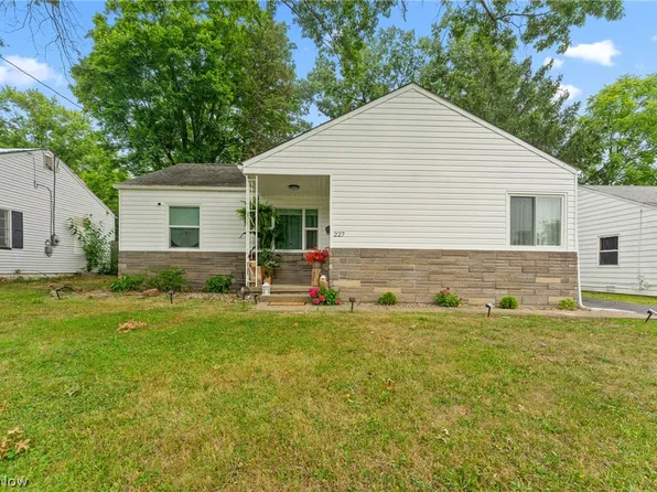 227 S Bon Air Ave, Youngstown, OH 44509