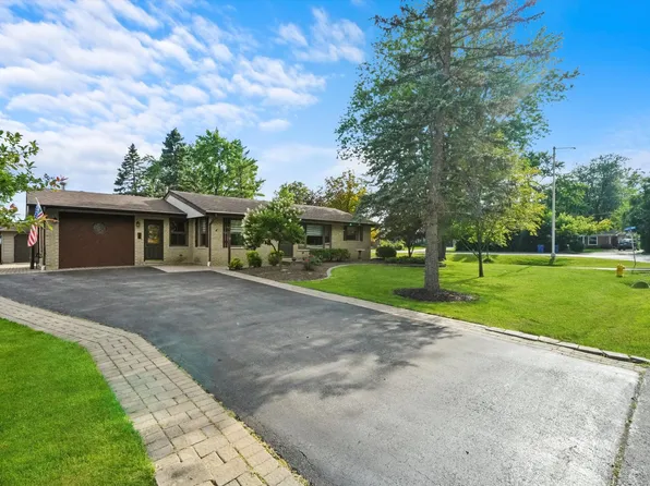 8755 W 96th Pl, Palos Hills, IL 60465