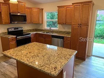 3 bed, 2.0 bath, 1375 sqft, $1,925 — Photo 3
