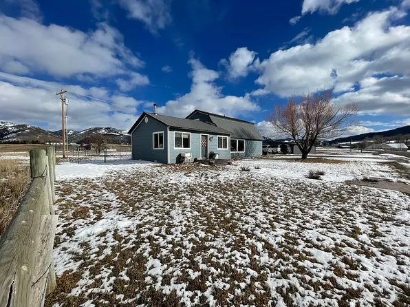 1150 Reeves Schwab Rd, Smoot, WY 83126