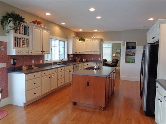 4th image of 3954 Saranac Dr