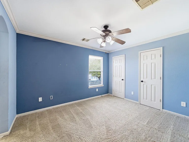 6302 Pepper Hollow Ln — Photo 3