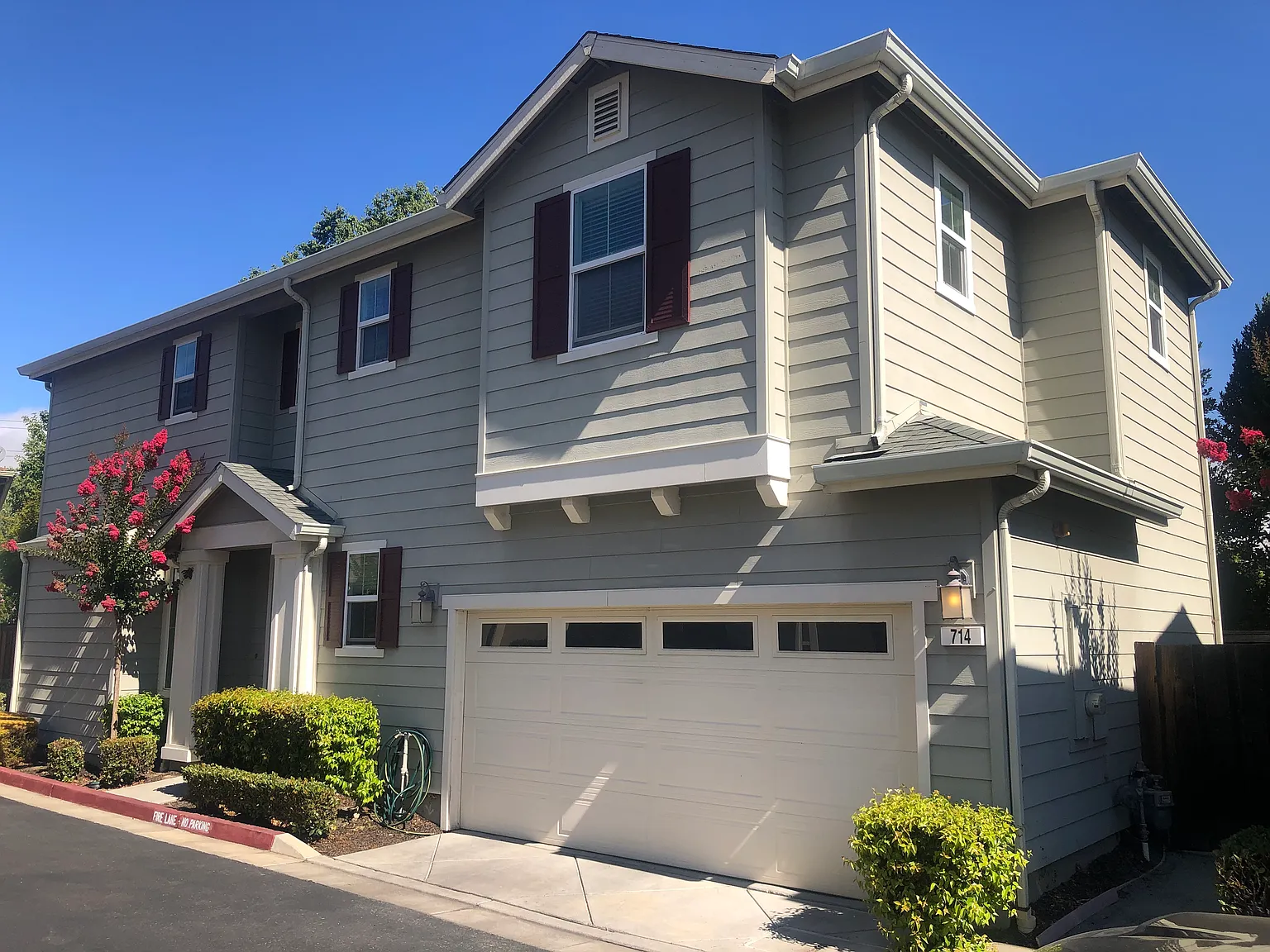714 Falling Star Dr photo 1