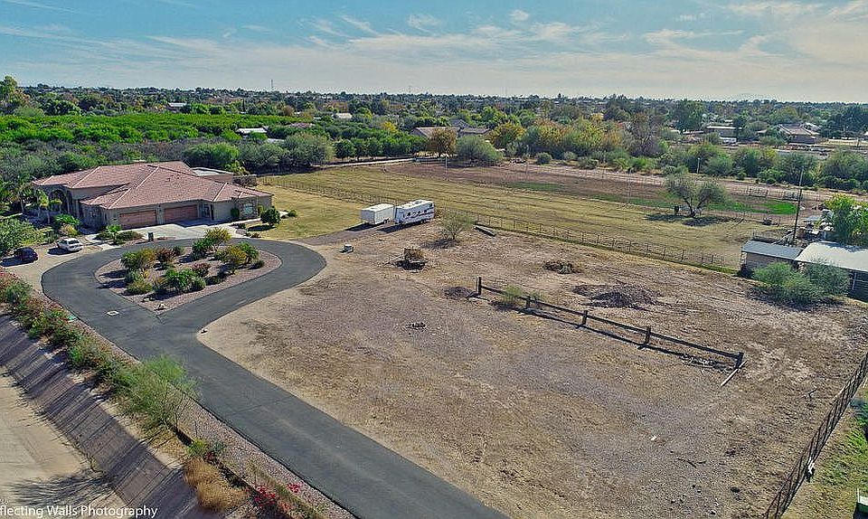 1st image of 833 E Narnia Cir
