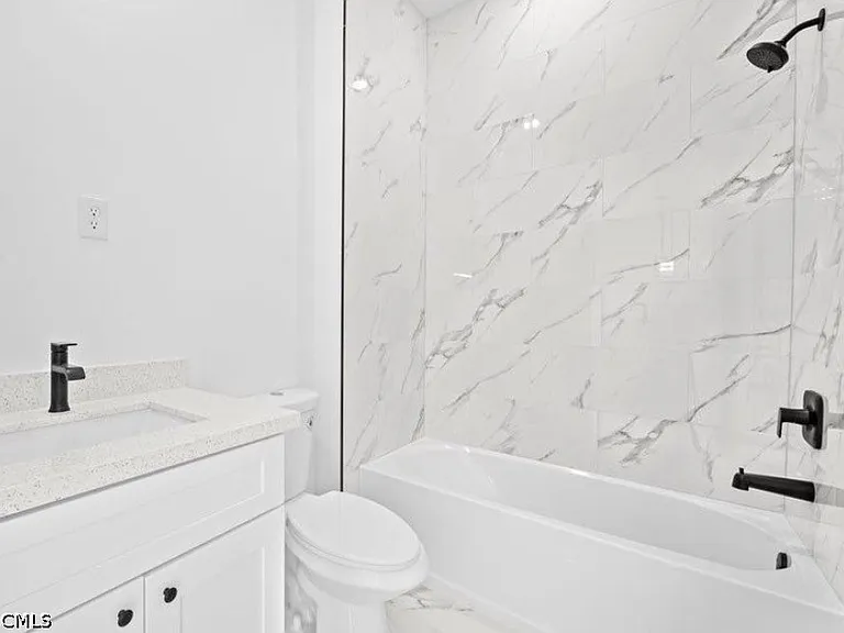 915 NE 15th Pl — Photo 5