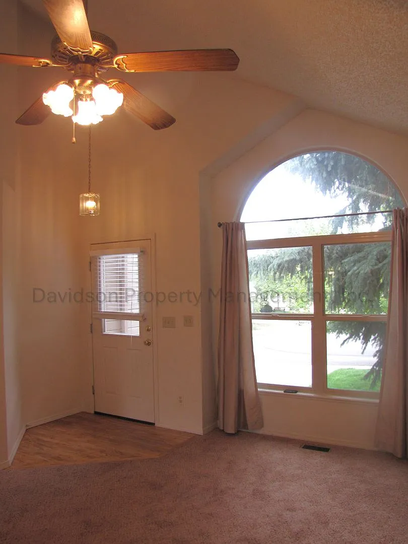 Charming 3 Bedroom House in Northeast Colorado Springs — Photo 4