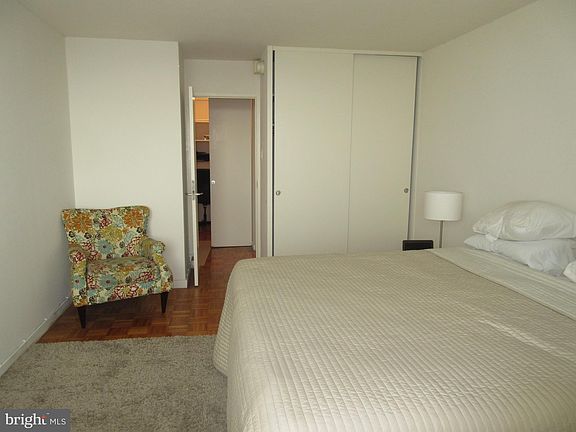 5th image of 604 S Washington Sq APT 2915