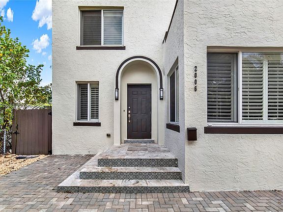 5th image of 2006 SW 12th St