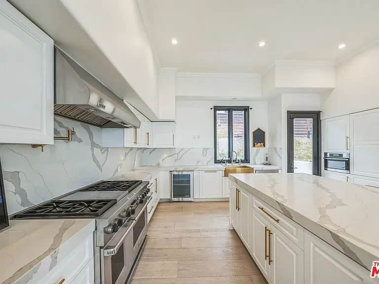 4576 Martson Dr — Photo 9