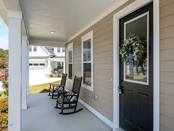 3rd image of 658 Fishermans Point
