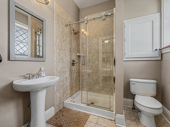5th image of 108 W Locust St