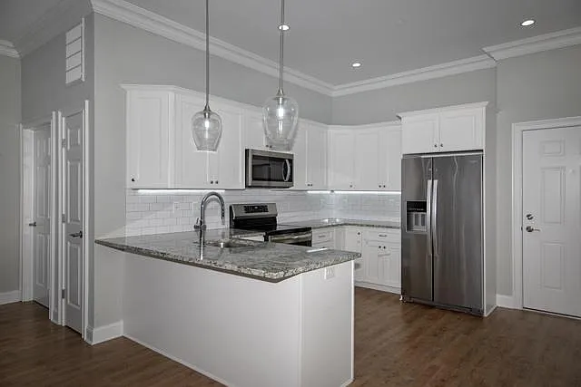 Fairfield Metro at Huntington Village — Photo 9