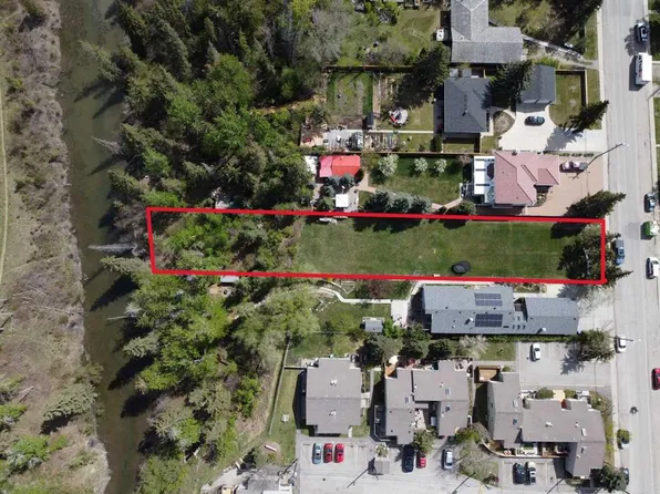 8520 48th Ave NW, Calgary, AB T3B 2A6
