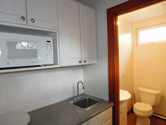 5th image of 6520 Ellwell Cres