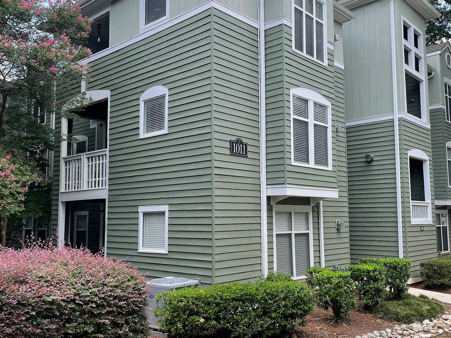 1 bed, 732 sqft, $1,550 — Photo 1