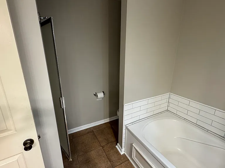 127 Lynn Dr — Photo 9