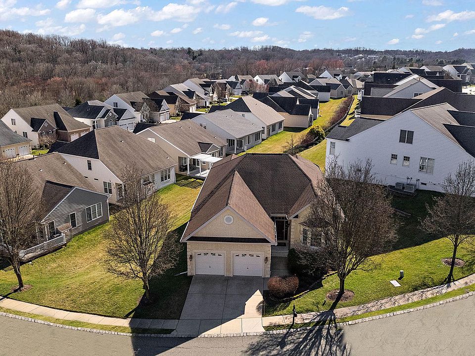 1st image of 40 N Valentine Dr