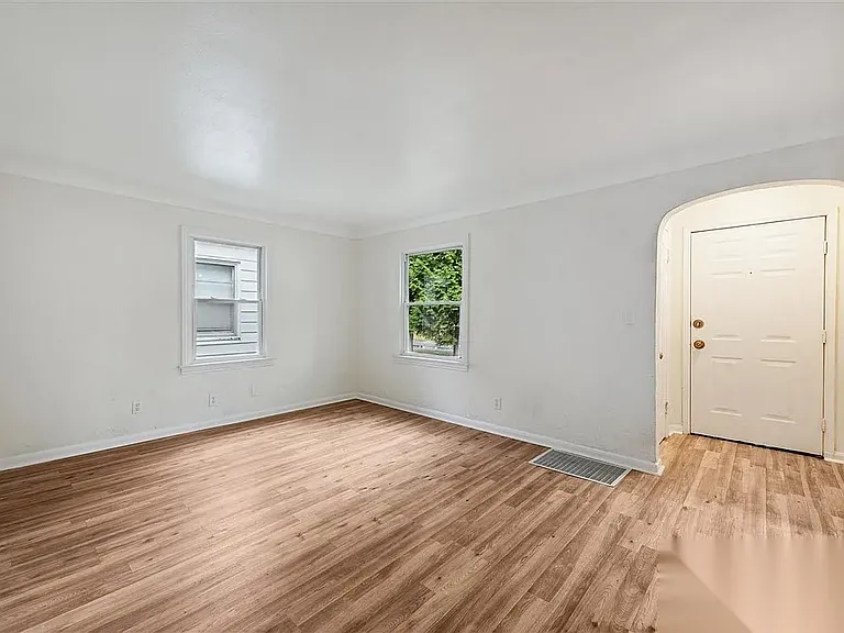 909 Turner Ave — Photo 17