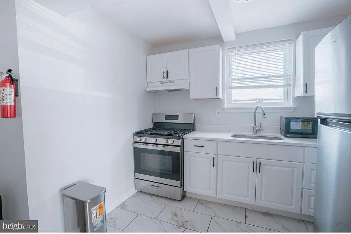 Building Photo - 32 Varnum St NE #2