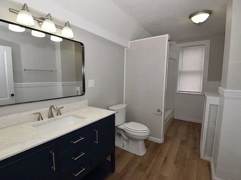 913 E Washington St — Photo 30