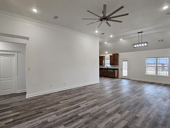 5th image of 610 Airport Rd