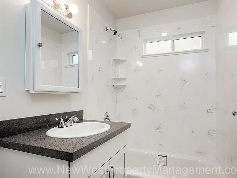561 22nd St — Photo 13