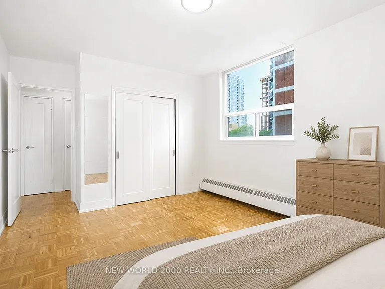 33 Erskine Ave #611 — Photo 4