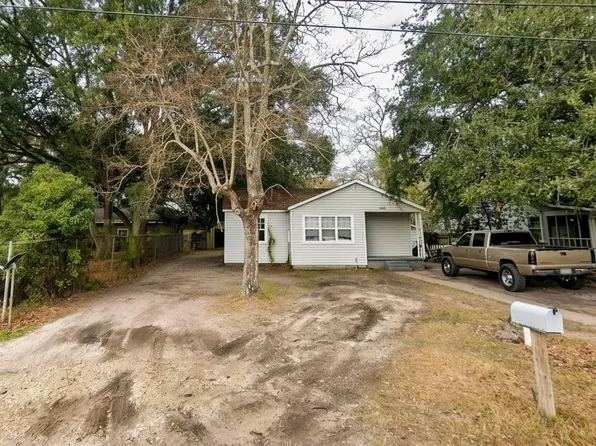 1703 11th St, Pascagoula, MS 39567