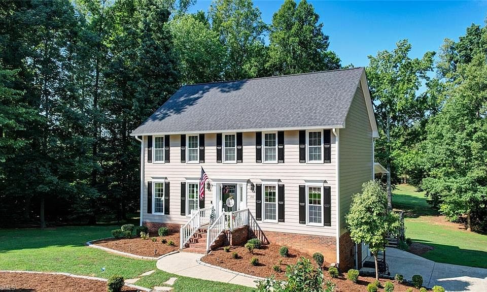 1st image of 242 E Plantation Cir