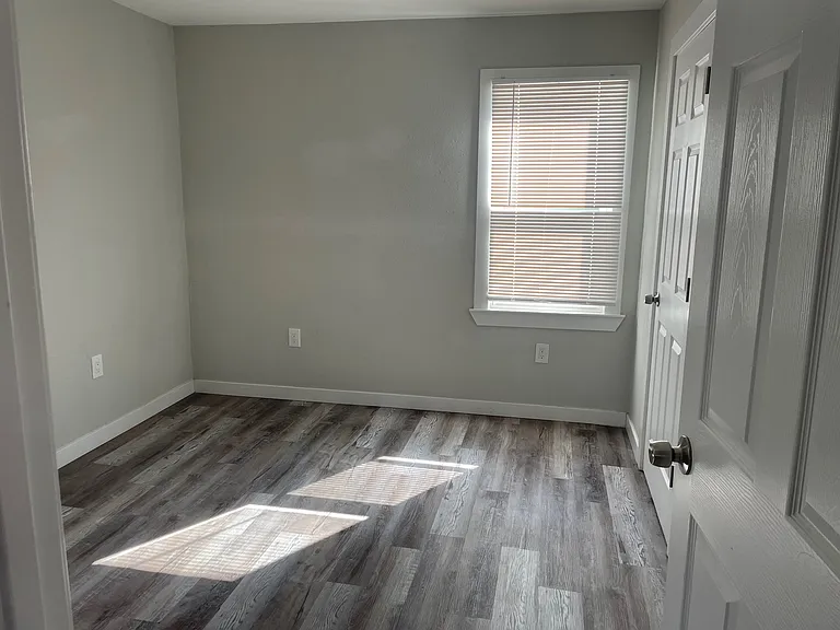 917 7th Ave S #A — Photo 12