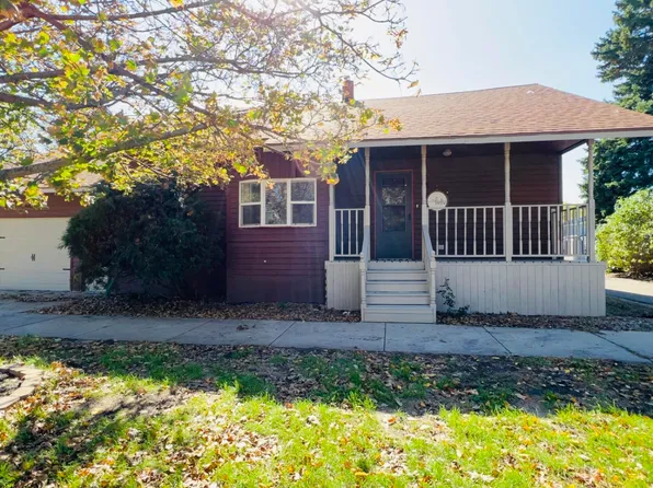 12 4th Ave SW, Watertown, SD 57201