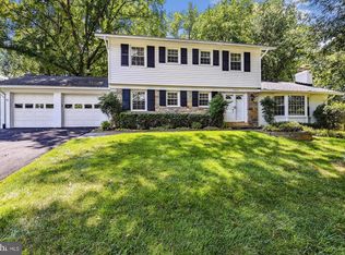 905 Westwood Dr NE, Vienna, VA 22180